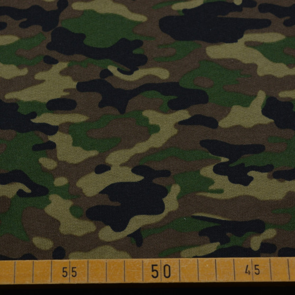 Sweatstoff mit Camouflage-Muster – perfekter Stoff für modische und bequeme Kleidung.