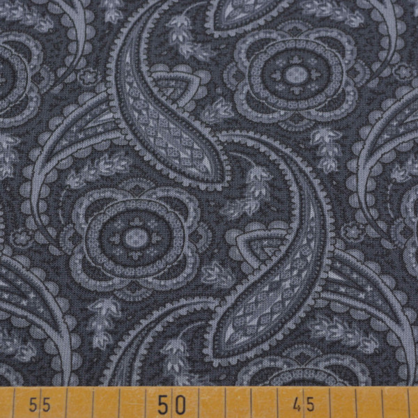 Abstraktes verschlungenes Muster in Hellgrau auf Grauem Hintergrund - Sweatstoff, 70% Baumwolle, 30% Polyester, 250 g/m², 135 cm breit